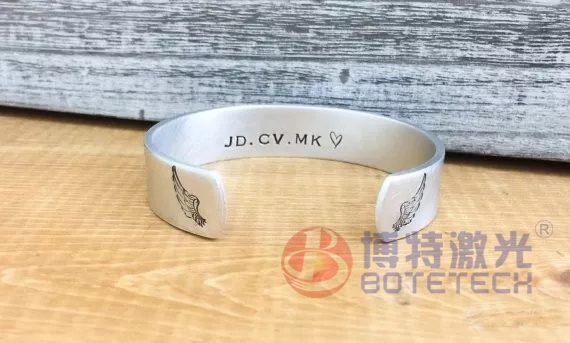 首饰激光打标机情人节正确的打开方式,像极了爱情……