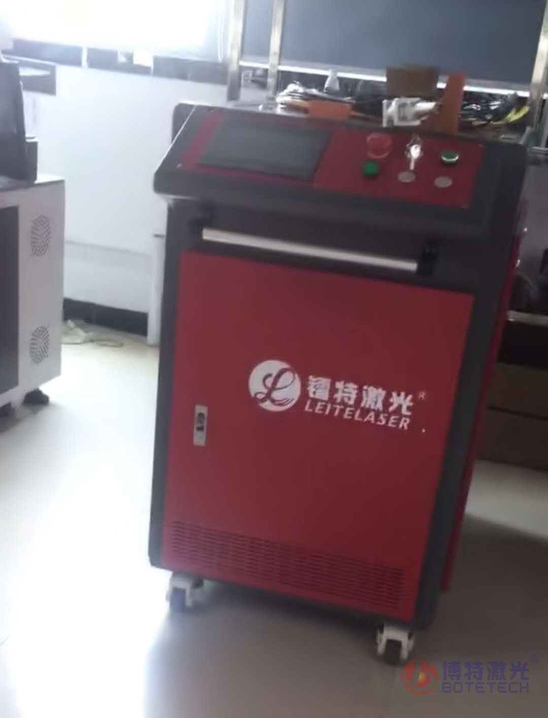 手持式激光焊接机 手持式激光焊接机